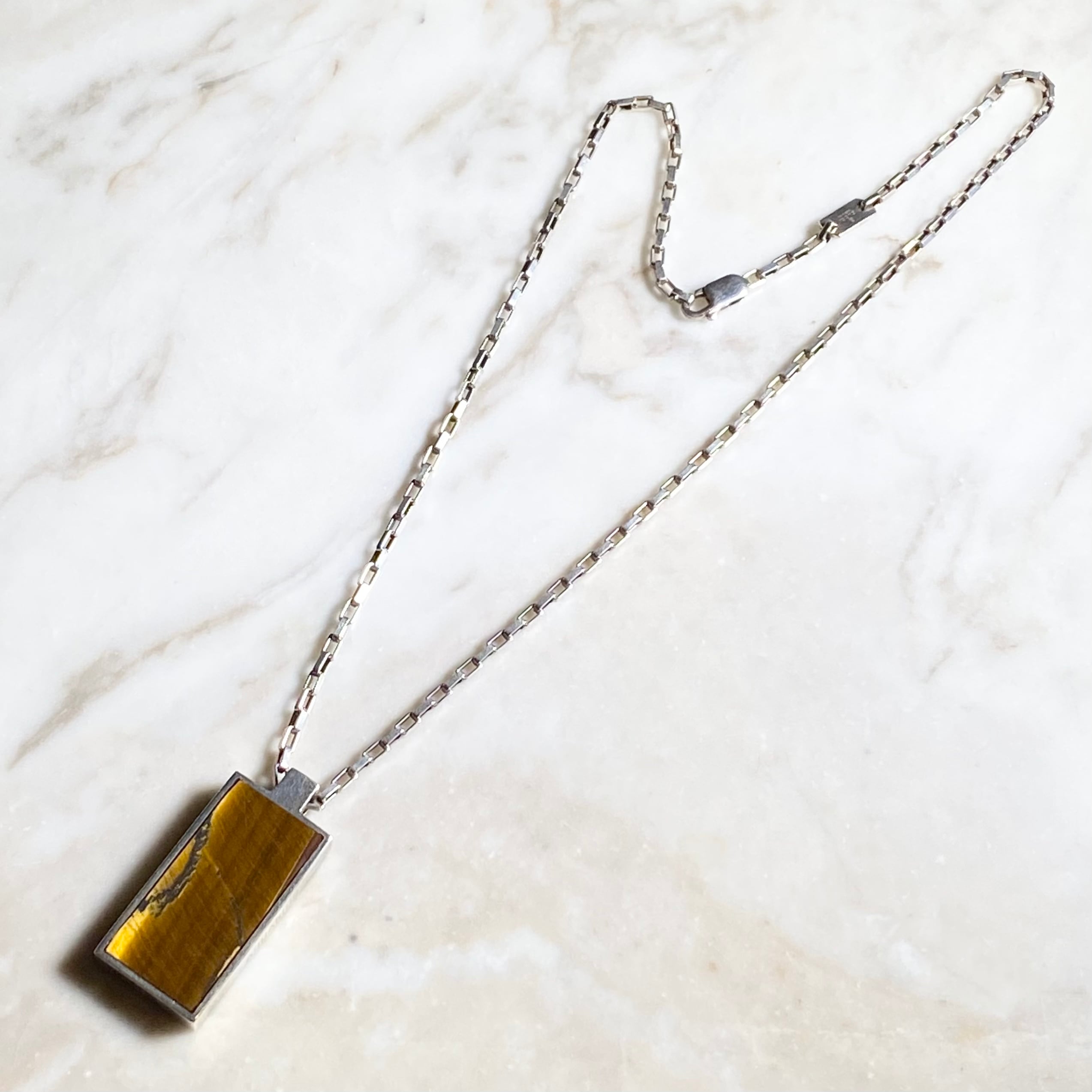 GUCCI zodiac pendant necklace “aquarius” set with tiger eye | NOIR