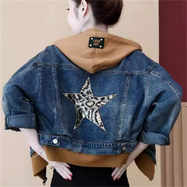 【送料無料】 アウター 3色 ジャケット 羽織り デニムジャケット ショート ショート丈 袖あり 長袖 Vネック フレア Aライン キラキラ スパンコール 重ね着風 レイヤード かわいい 大人可愛い 綺麗 シンプル カジュアル 大人 おしゃれ お洒落 大人女子 こなれ感 コンサバ 定番アイテム 体型カバー フェミニン ガーリー ヒョウ柄 無地 冬 レディース 女性用 ママ お出かけ 女子会 お呼ばれ お茶会 授業参観 休日 アウトドア 着回し 普段使い 韓国 ファッション スタイル   インスタ映え