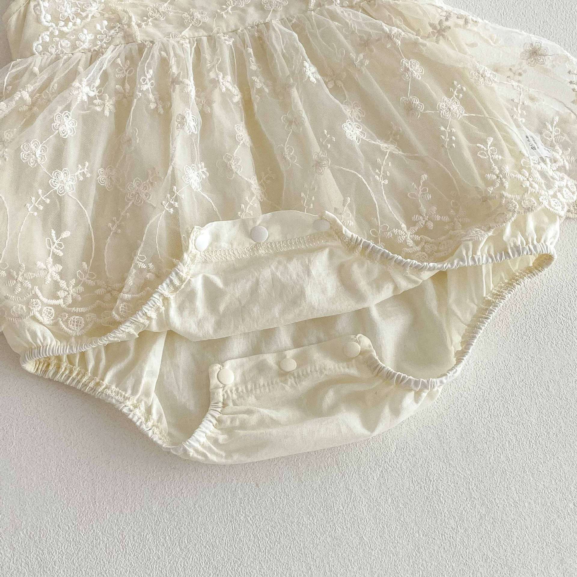 生成りレースロンパース