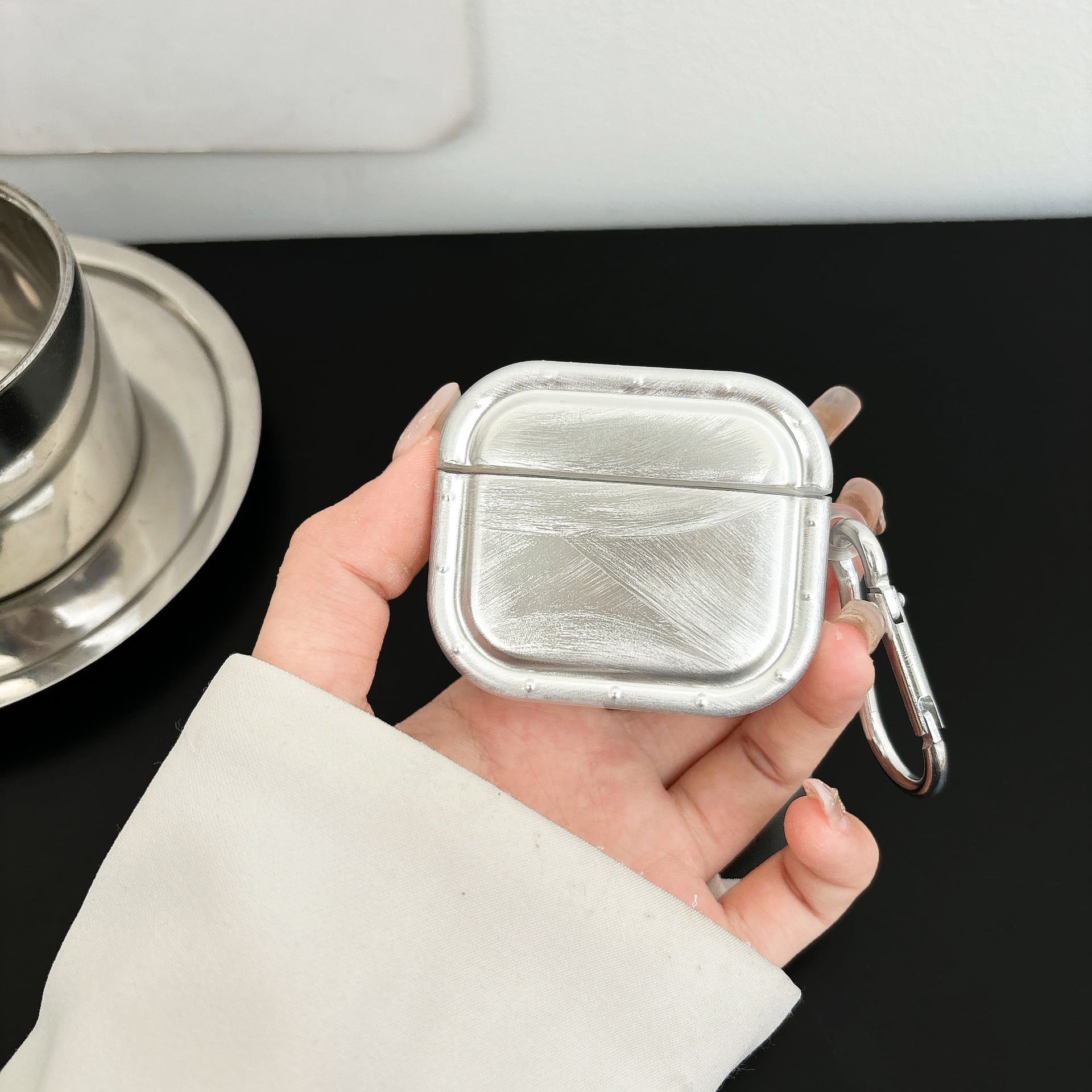 シルバー ワイヤレスイヤホン ケース Airpodsケース】シルバーでお洒落さん◎フェザー AirPodsカバー 銀