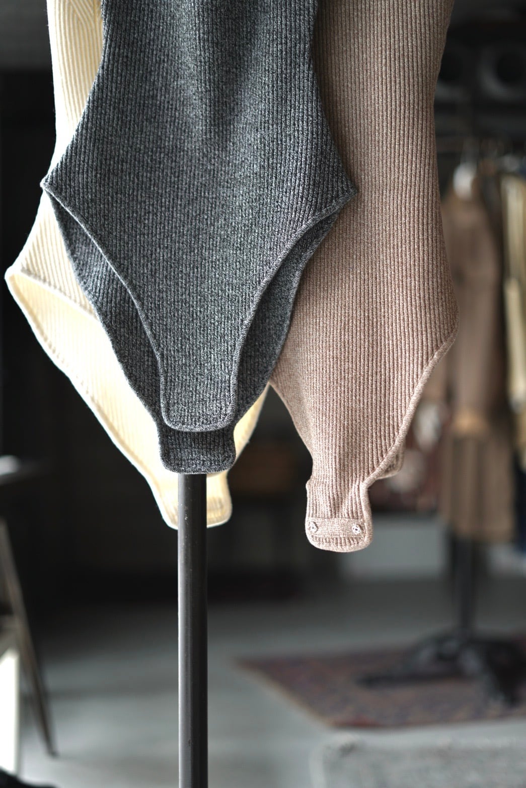 【美品】mediam ミディアム　Knit Bare Top Mediam/ Knit Bare Bodysuit ( Ivory , Beige , Black ) | JUQUI Online