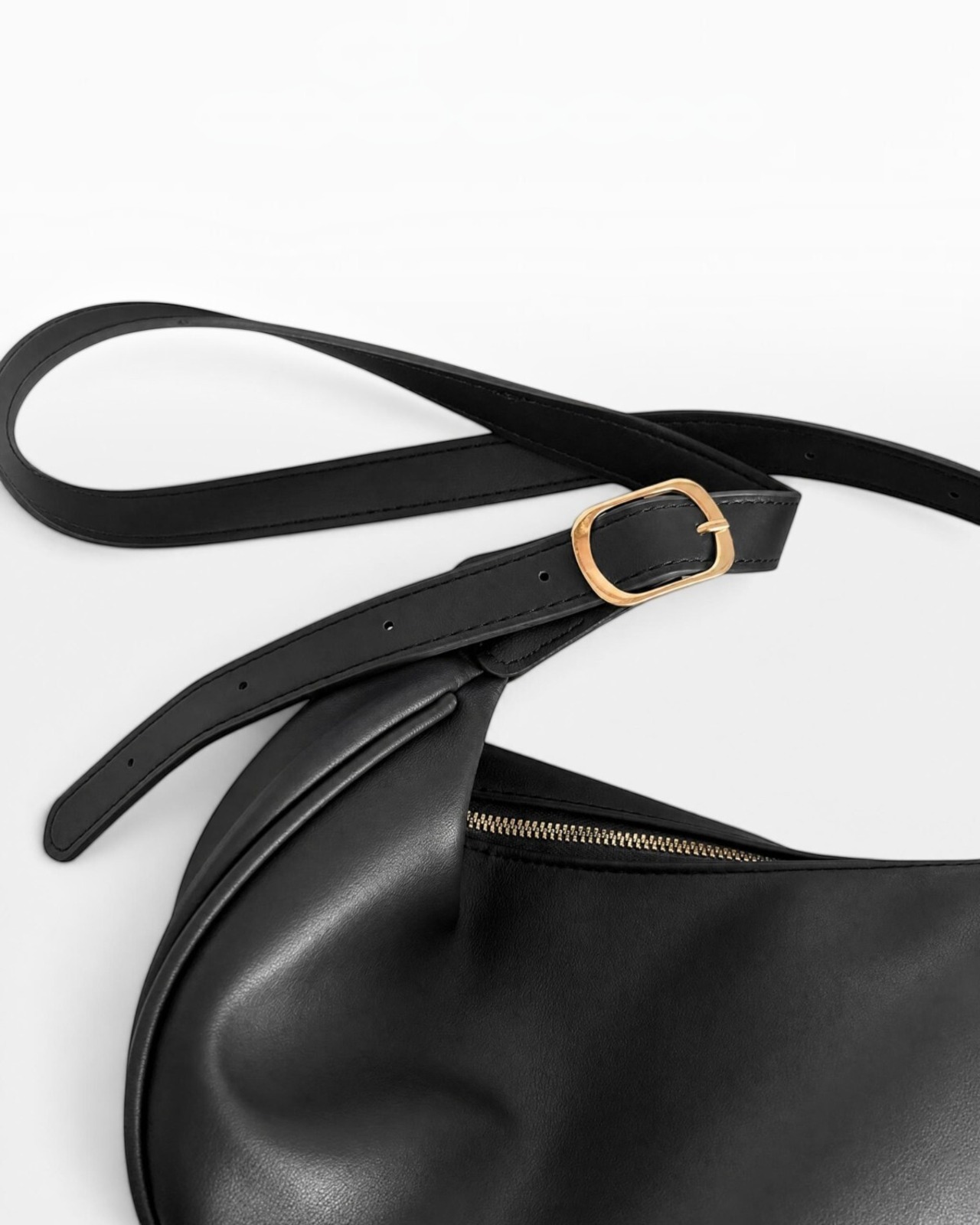 MINIMAL CRESCENT SHOULDER BAG / BLACK