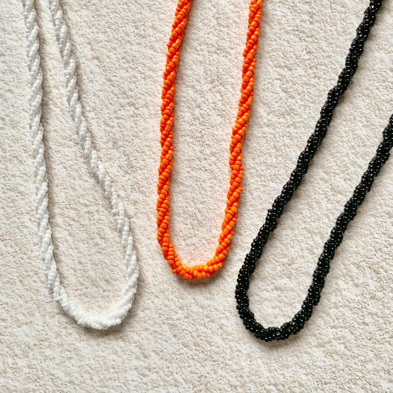 《 送料無料 》ツイストビーズネックレス|オレンジ・ブラック アクセサリー