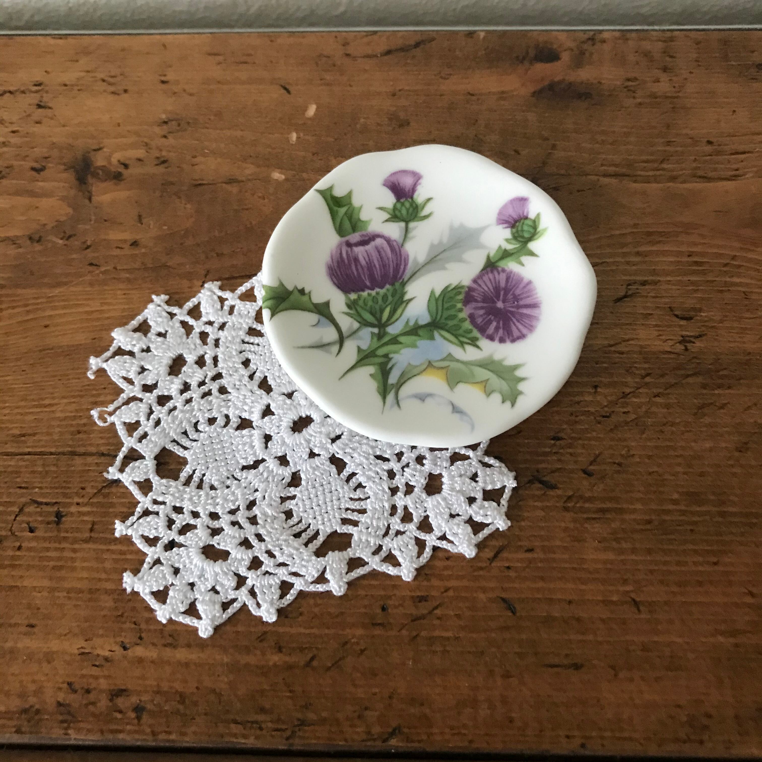 小さなドイリーとプレート