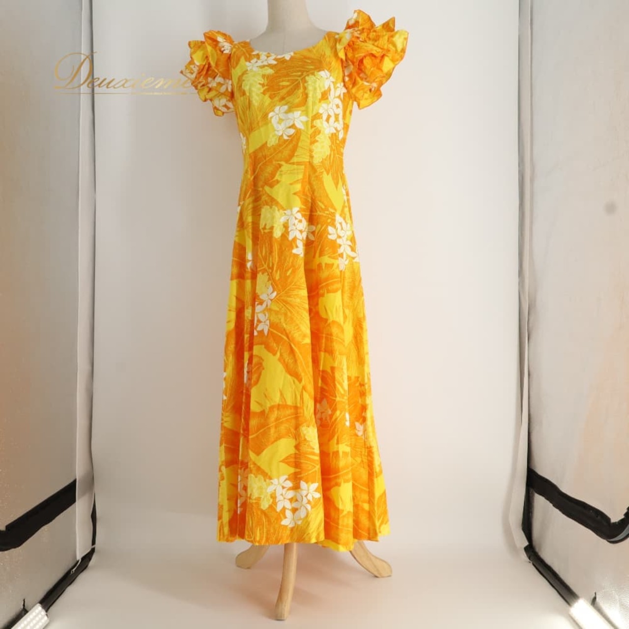 フラダンス 衣装 ALOHA STANDARDS アロハスタンダード ワンピース ドレス イエロー系 フリル プルメリア柄 花柄 植物柄 ハワイアンプリント ハワイアン アロハ フラ ダンス レッスン 練習 オレンジ系 ホワイト系 黄 橙 白 フレアスカート 日本製 華やか 鮮やか かわいい おしゃれ 上品