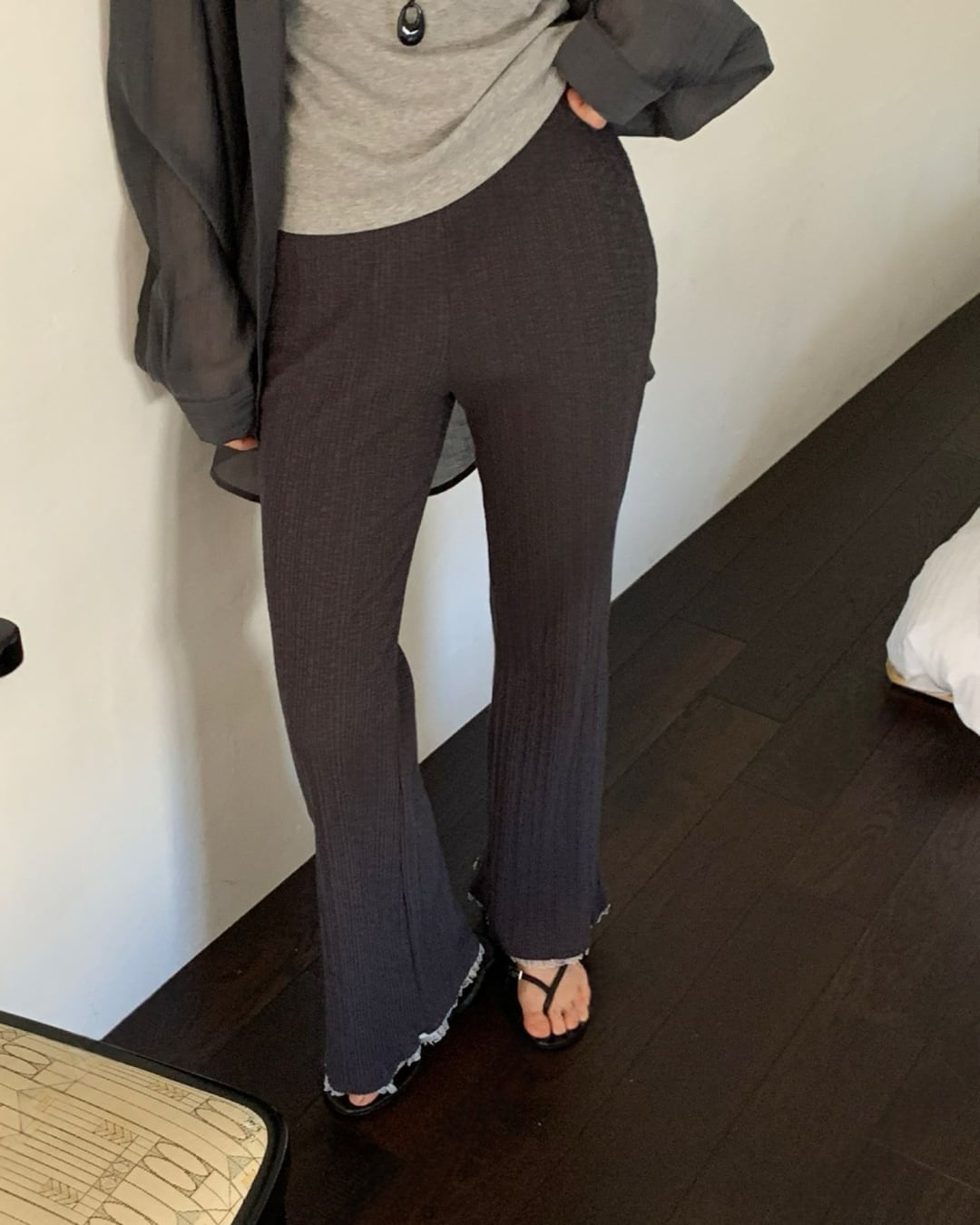 リブフレアニットパンツ