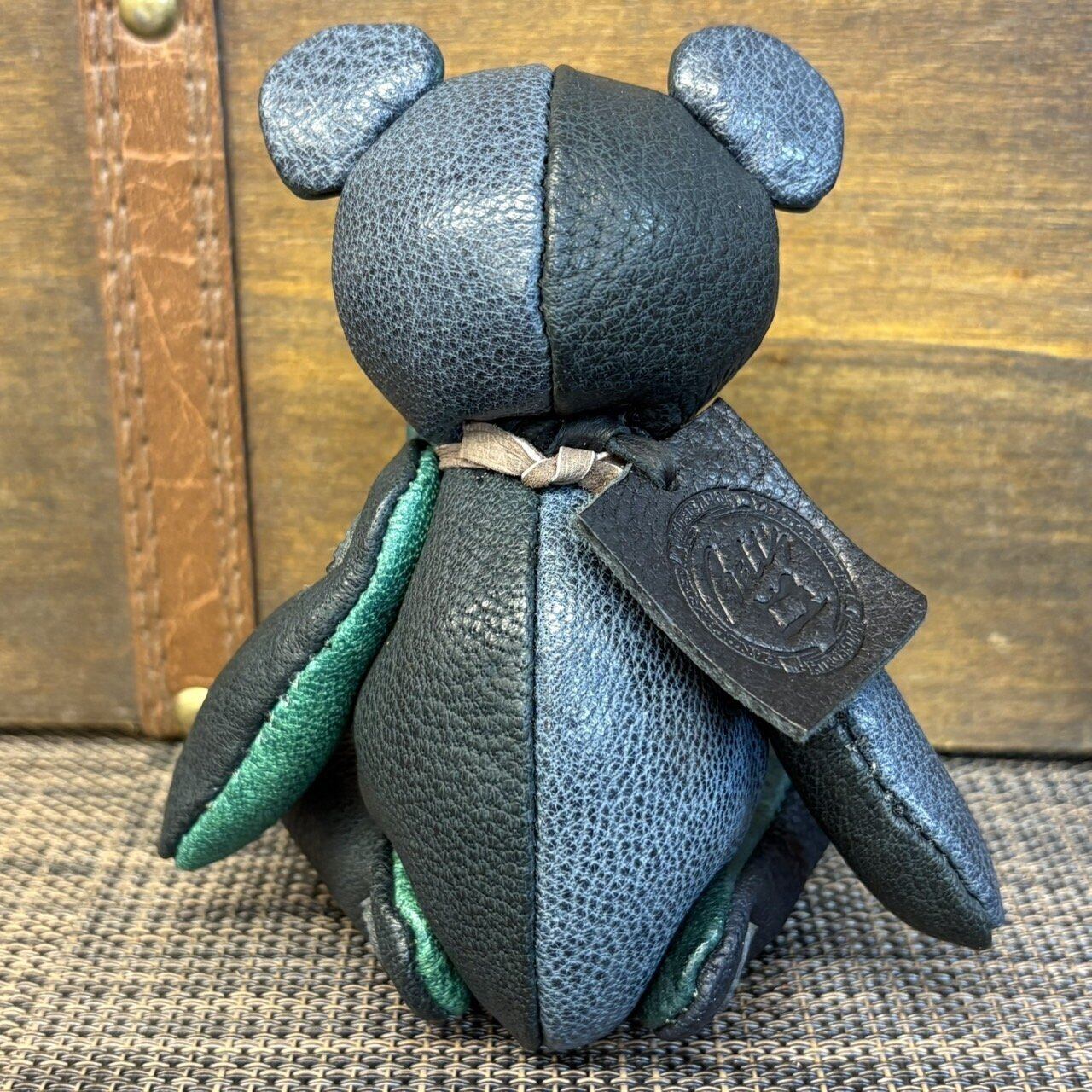 【ジビエレザー ツキノワグマ革】のベルベア★マイスターの手作り「ベルズベア」グリーン＆ネイビー系　写真の1点販売です