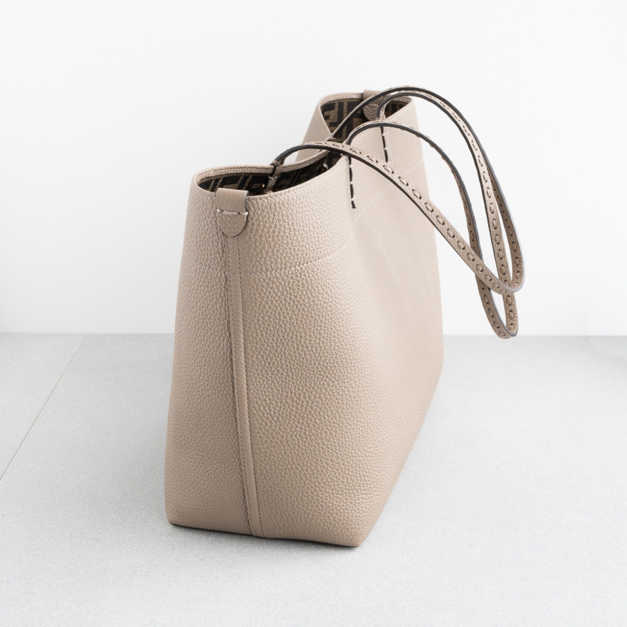 フェンディ ロール ミディアム トートバッグ セレリア ベージュ レザー