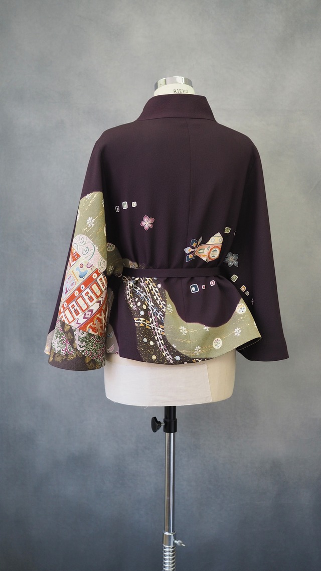 Regenerated Kimono Cape jacket – Handcrafted in Japan/ EGYPTIAN REVERIE ON IMPERIAL PLUM SILK  着物リメイクのケープジャケット｜日本のヴィンテージシルクを再生した一点物/帝王紫に浮かぶエジプトの夢