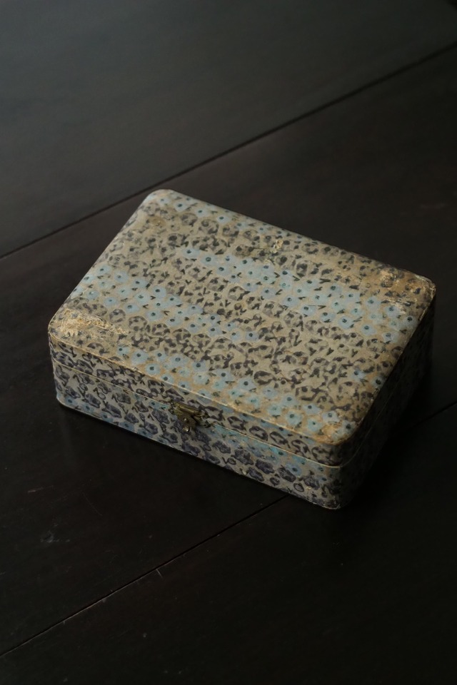 青い小花咲く紙箱-antique paper box