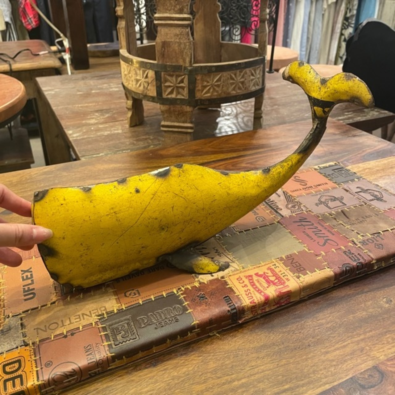 India Brocante Iron Recycle Whale Yellow / ブロカントアイアンリサイクルクジラ 黄色 イエロー インド 置物 オブジェ リビング 店舗ディスプレイ くじら かわいい アンティーク調 古道具風 ギフト プレゼント アニマル 動物 かわいい