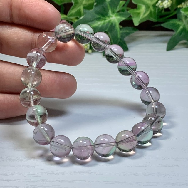 9.うる艶フローライト・ブレスレット
