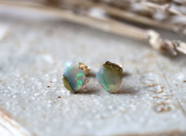一点物】原石オパールの金継ぎピアス | PAY ID