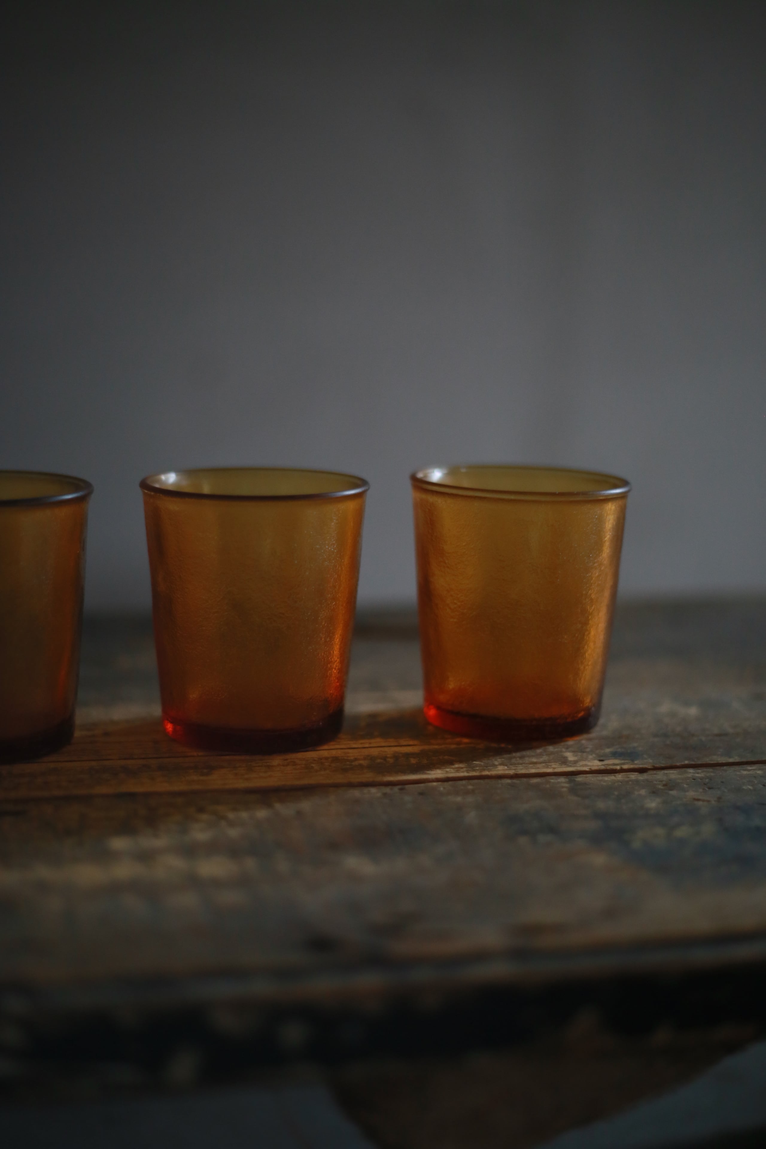 古いフランスのガラスカップ