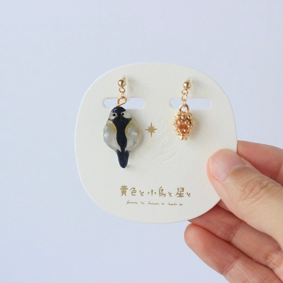 シジュウカラのぷっくりイヤリング | PAY ID