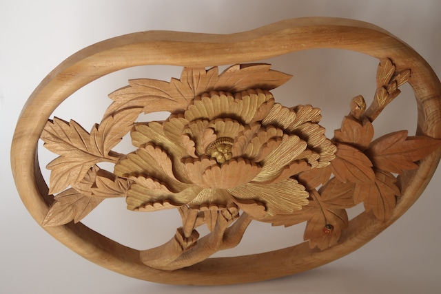 The Crown of Spring ― An Original Openwork Peony Relief by Tessō Mori