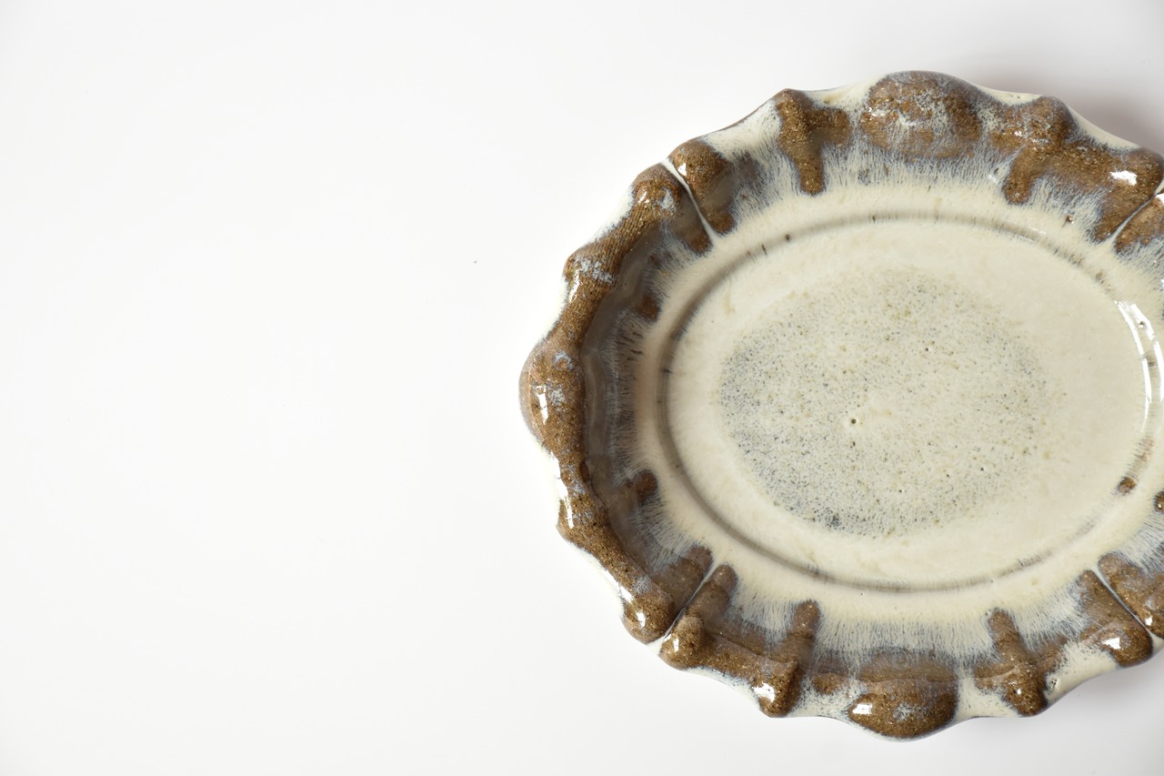 小代瑞穂窯 / 福田るい : ダ円皿 KT 白