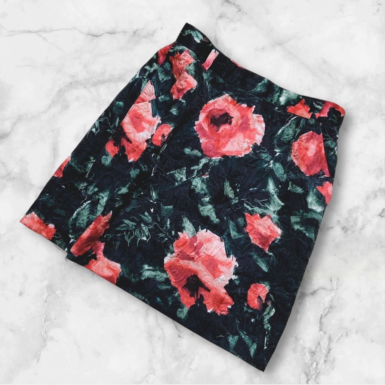 DOLCE & GABBANA ドルチェアンドガッパーナ 花柄スカート ミニ丈 立体