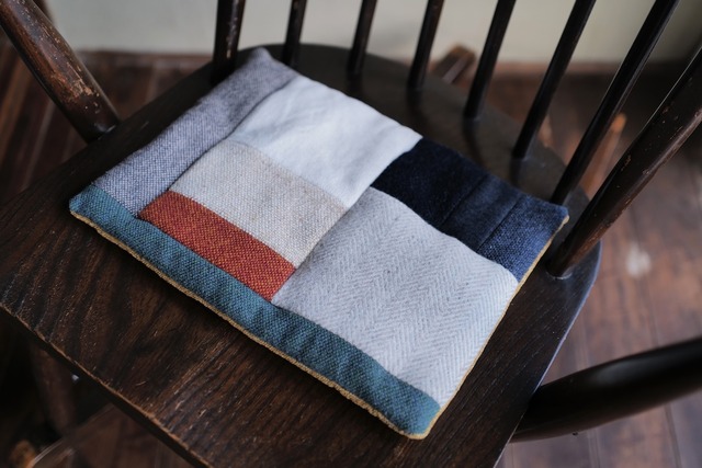 小座布団 木漏れ日 / 村上有佳