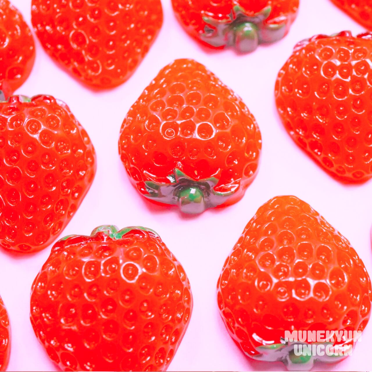 O267【S/M/L】お得な大袋 半分いちご デコパーツ 【3サイズ