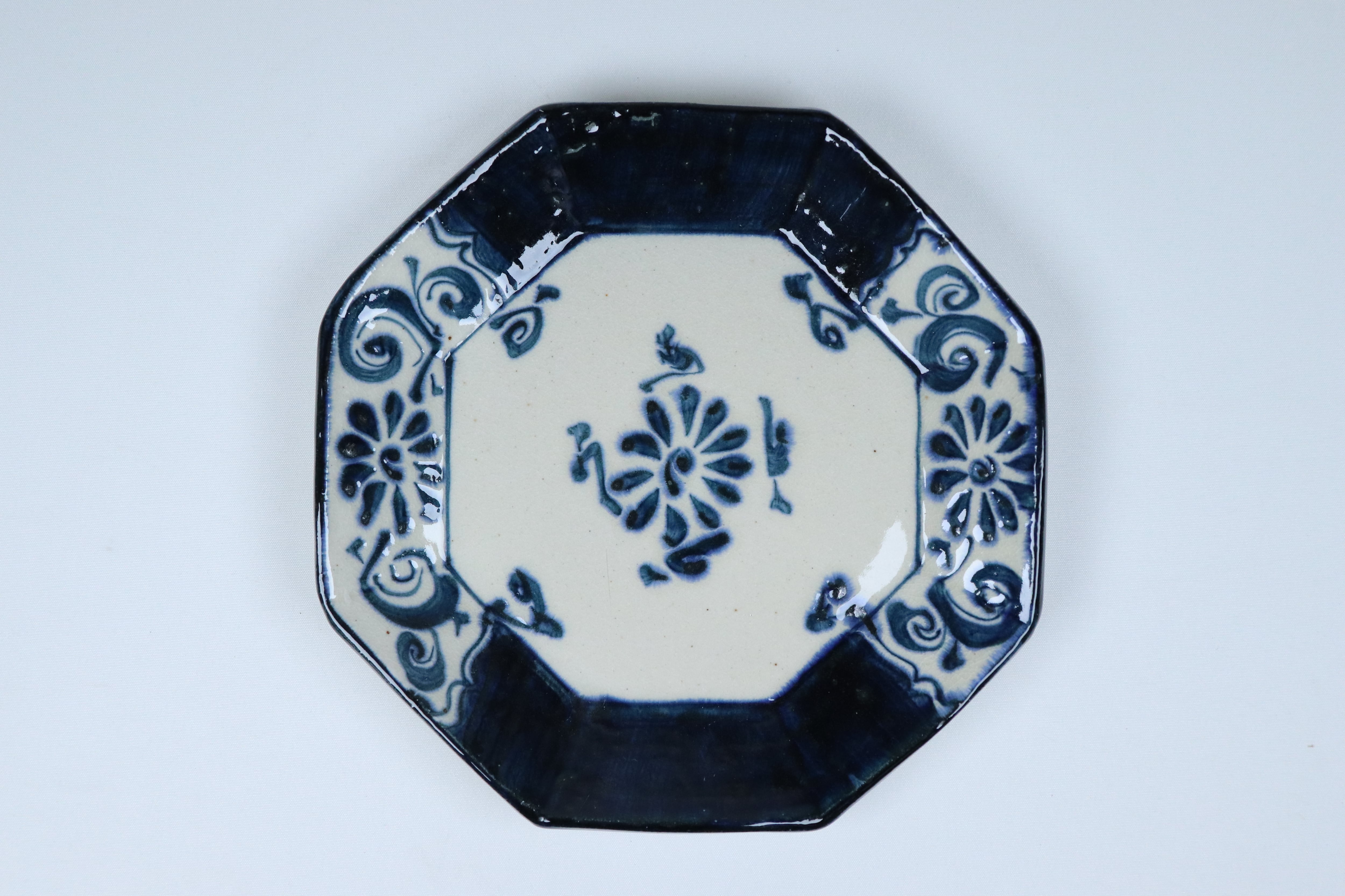 安南 八角プレート 染唐草【B級品 特価】