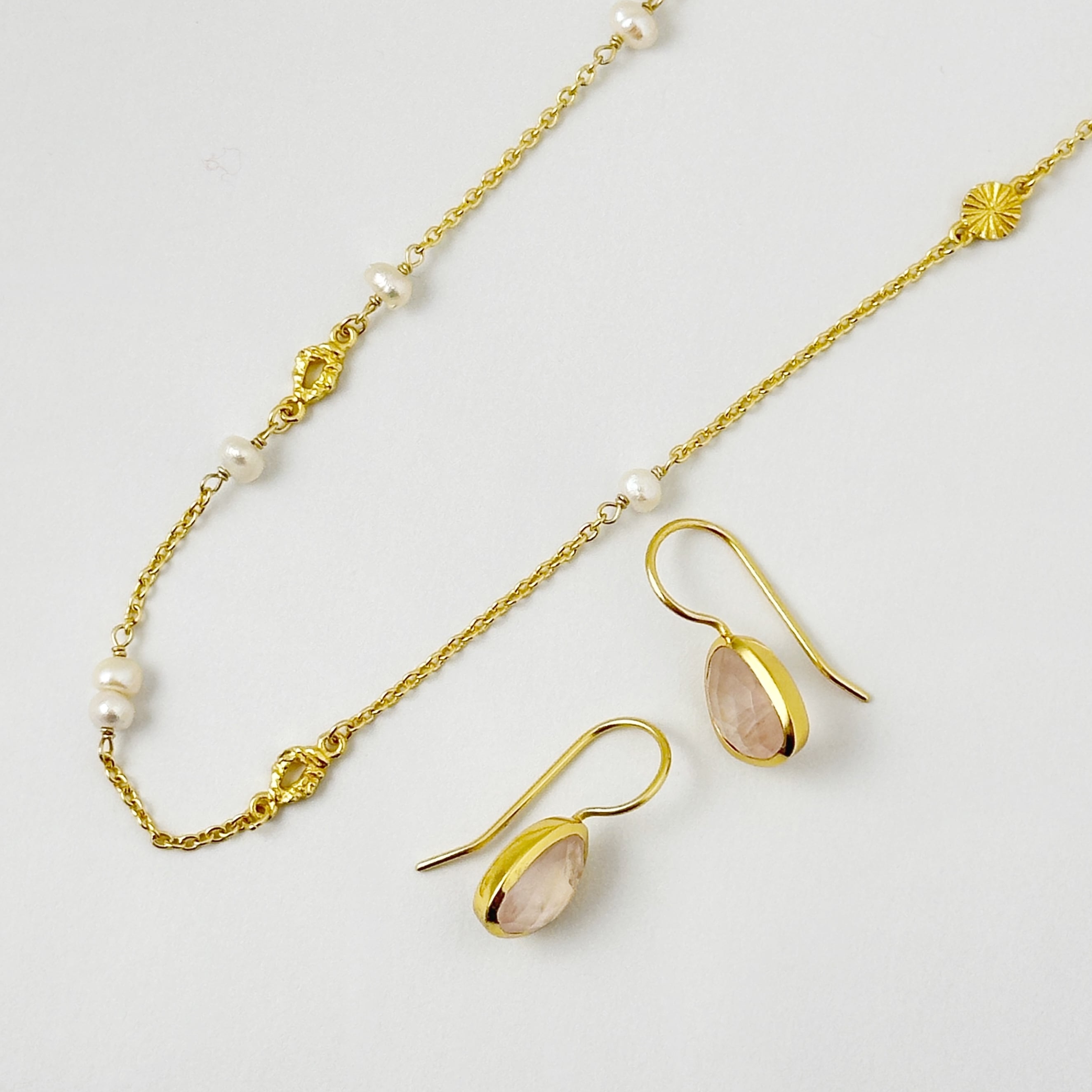 Gold Coating ローズクォーツ いびつなオーバル フックピアス | 【公式