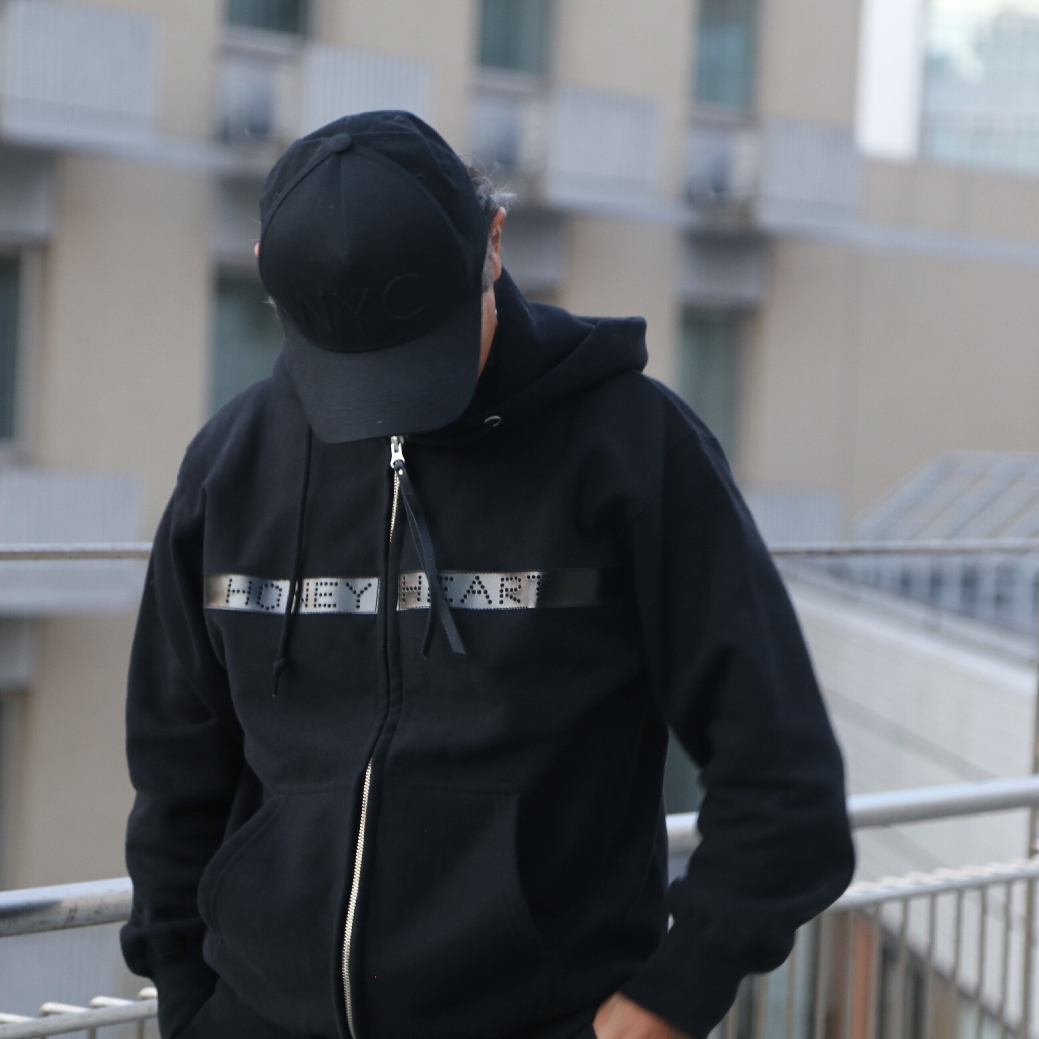 レザーライン フルジップパーカー ユニセックス対応（Black） | Honey