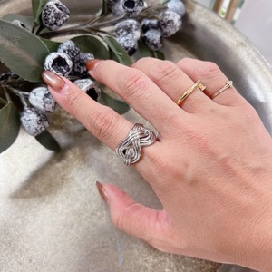 シルバーの結びリング