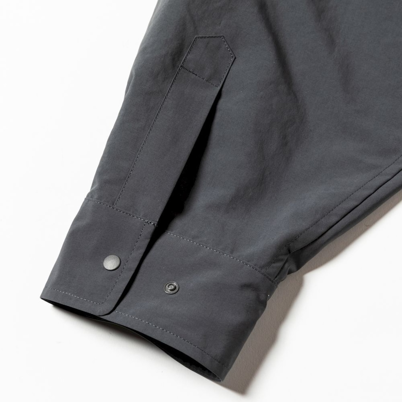 meanswhile  Detachable Sleeve Snap SH Charcoal