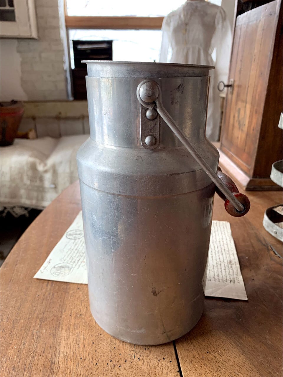 アルミ製 ミニミルク缶 赤い持ち手 | Brocante de La Cocotte