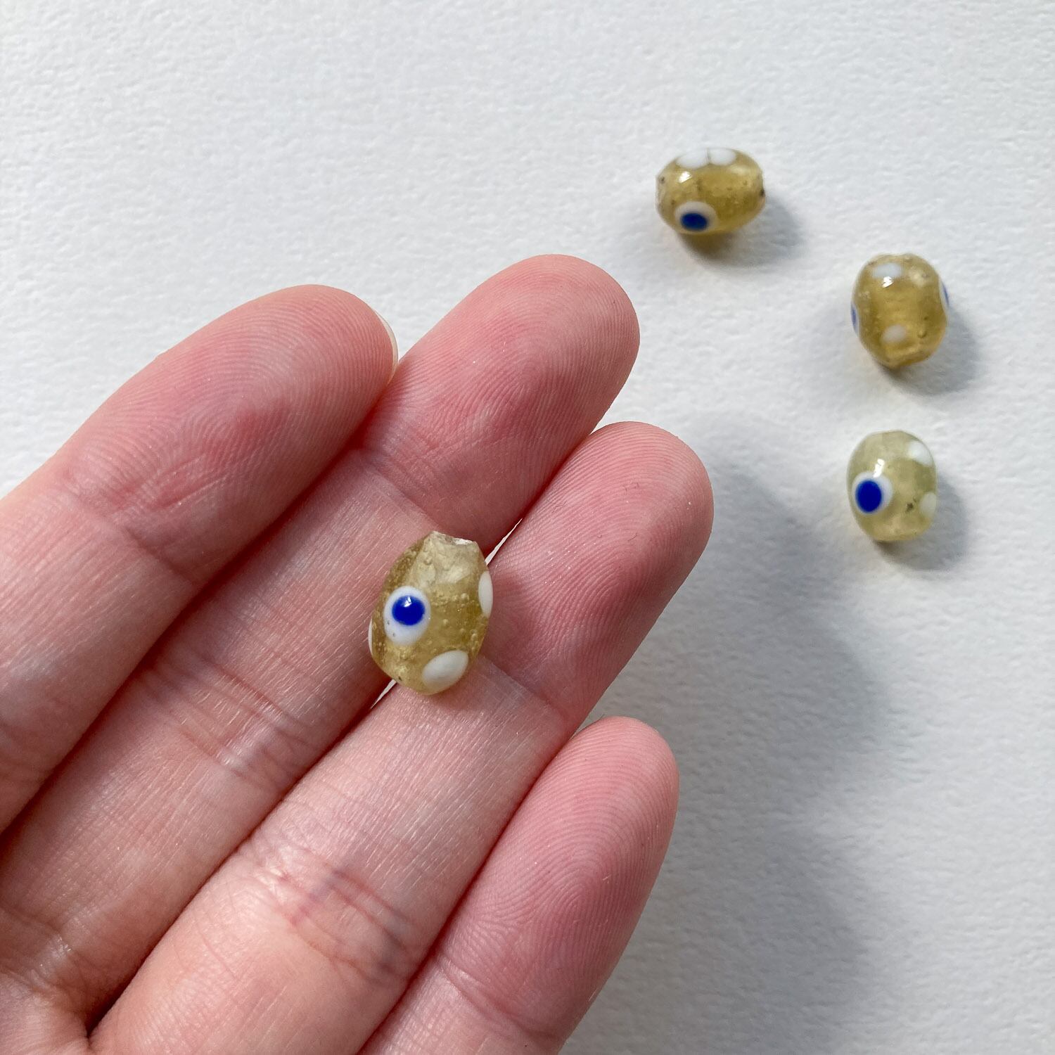 水玉模様の樽型ガラスビーズパック（4p） | Dua-アクセサリーパーツ