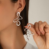 流線 シェイプ ピアス 90025