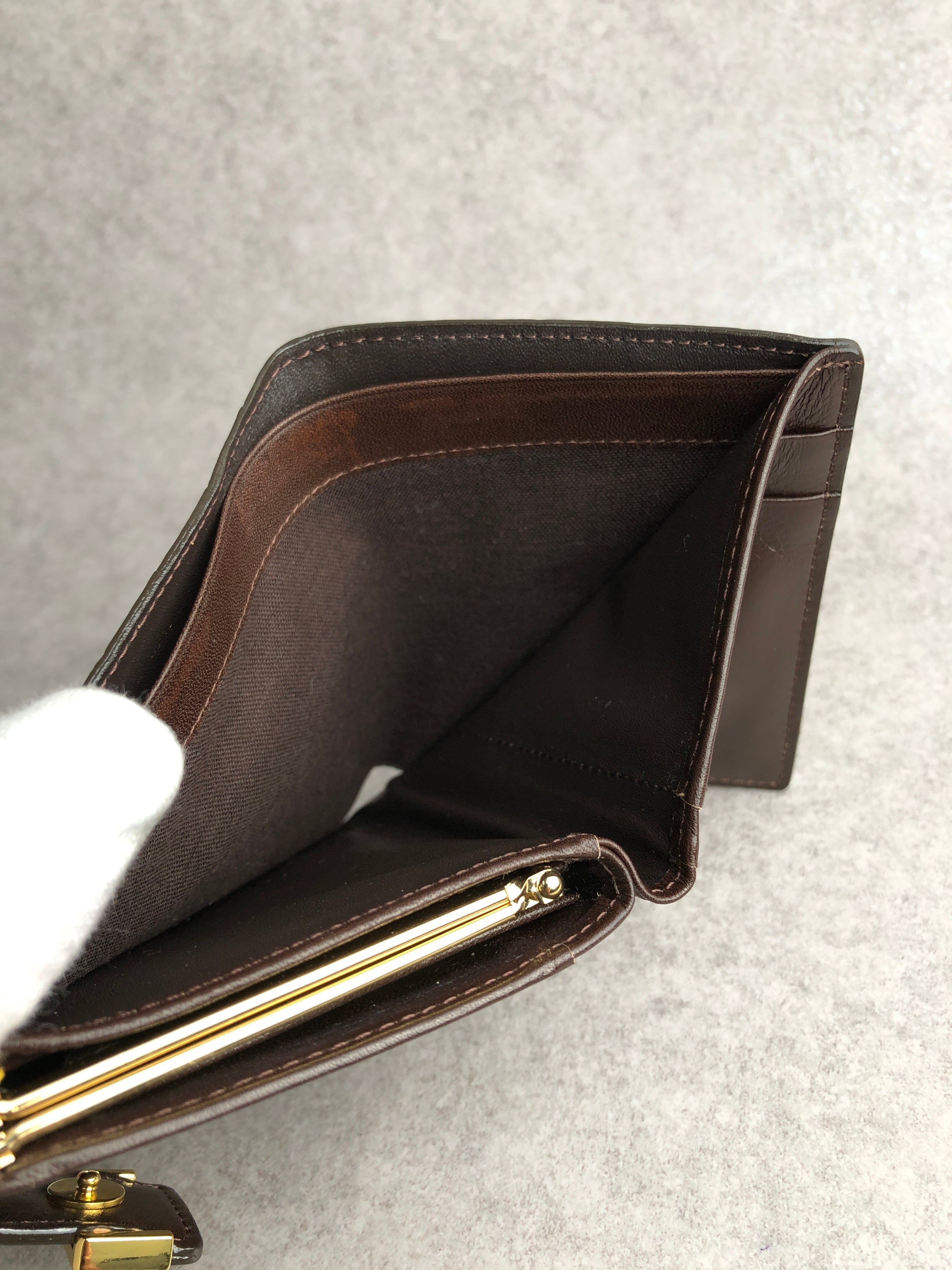 Yves Saint Laurent イヴ・サンローラン 財布 ブラウン ロゴ クロコ型