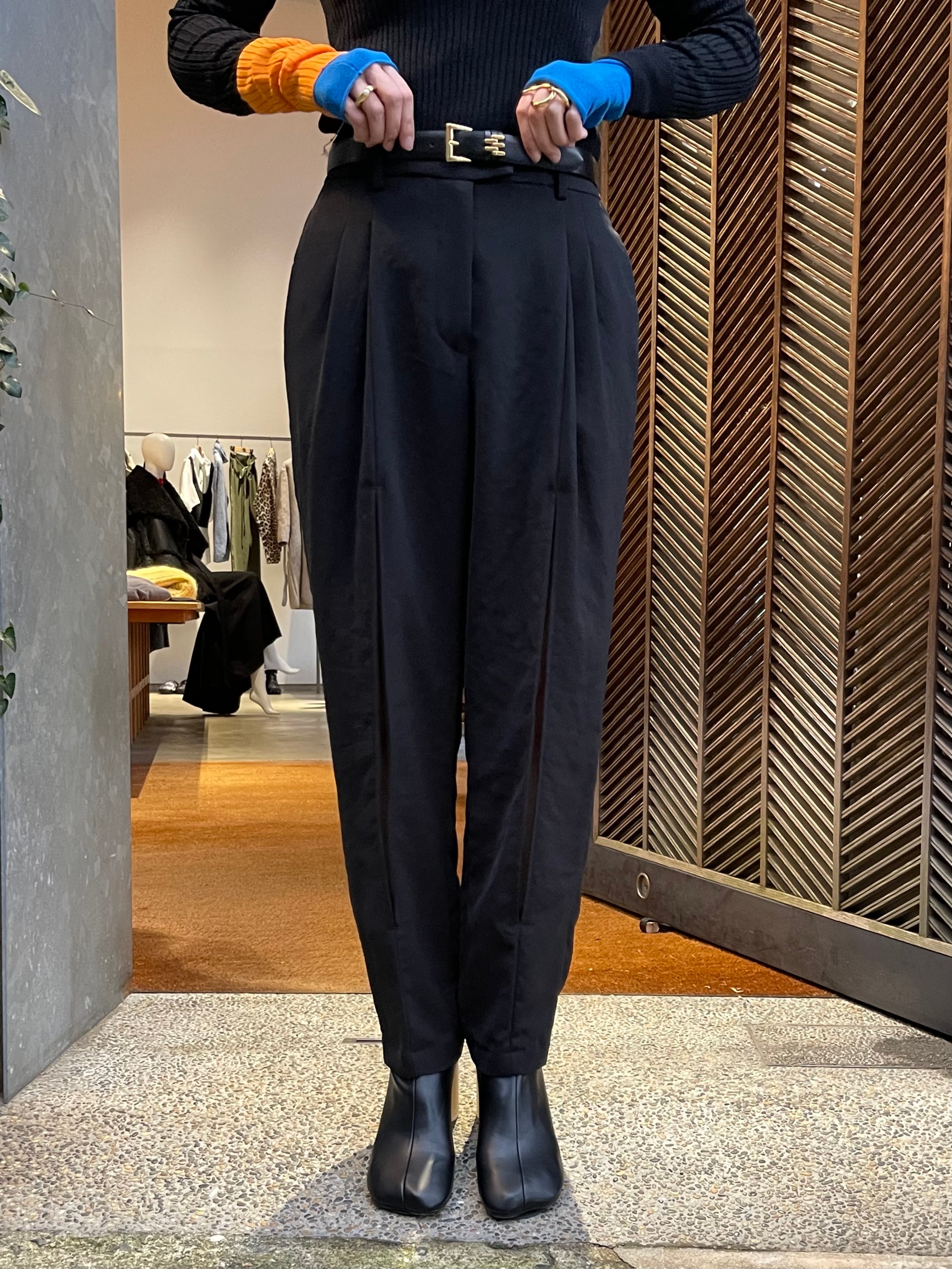 ヒップ平置き43cmFUMIE TANAKA フミエタナカ SLIT TAPERED PANTS