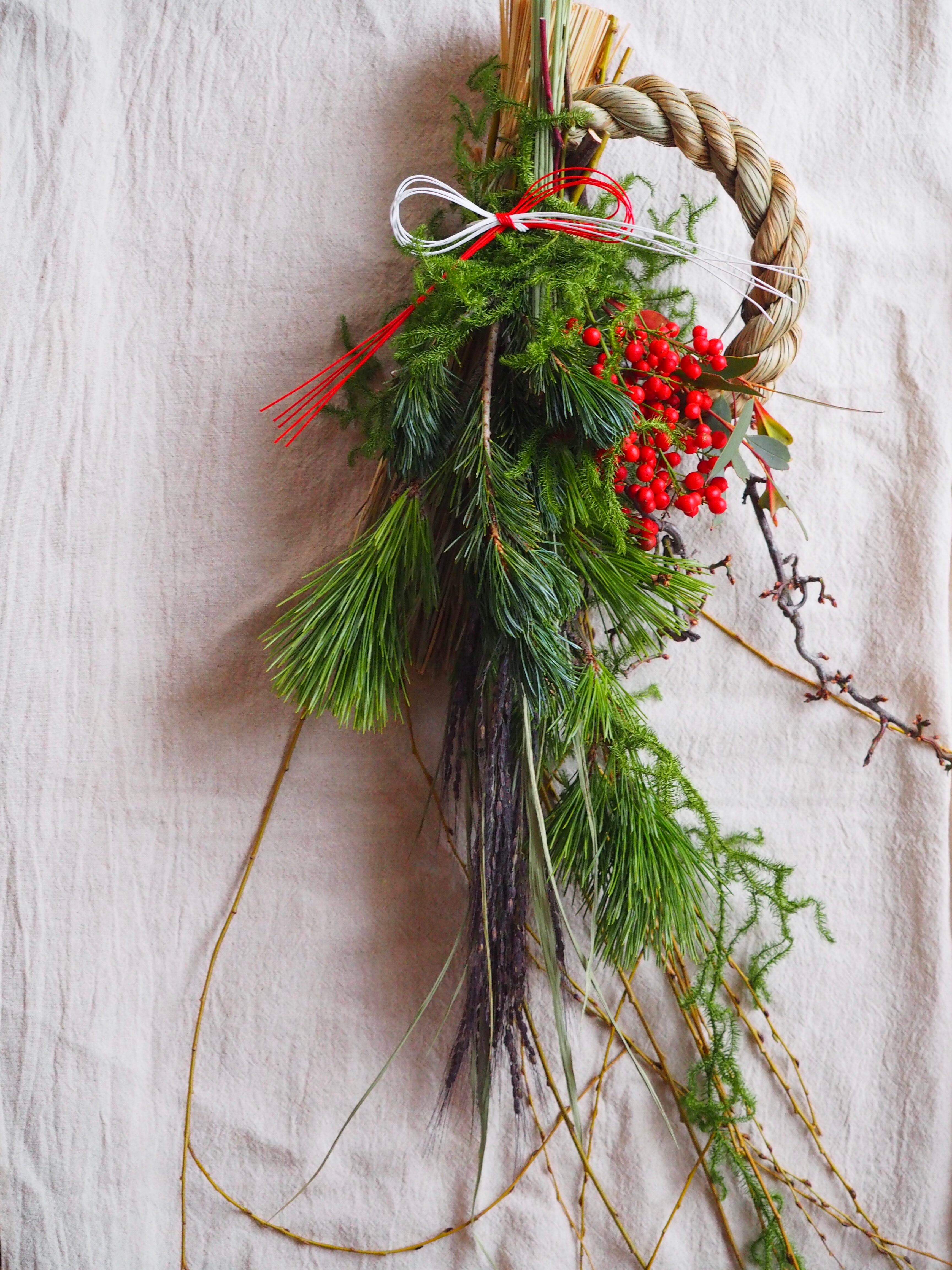 【宅配】おまかせしめ縄リース(縦タイプ) 24〜26いずれか着