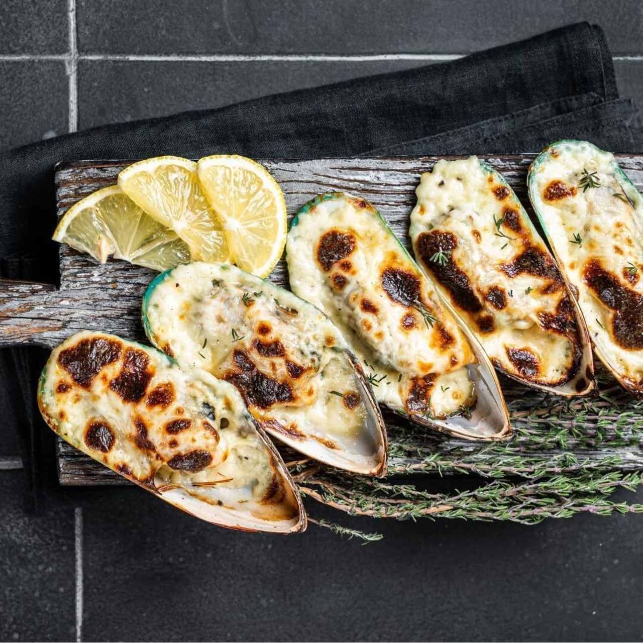 イタリア産 ゴルゴンゾーラ ドルチェ DOP 1kg｜フレッシュカット ブルーチーズ｜業務用・大容量 Italian Gorgonzola Dolce DOP 1kg – Grassfed Mild Blue Cheese | Whole & Bulk