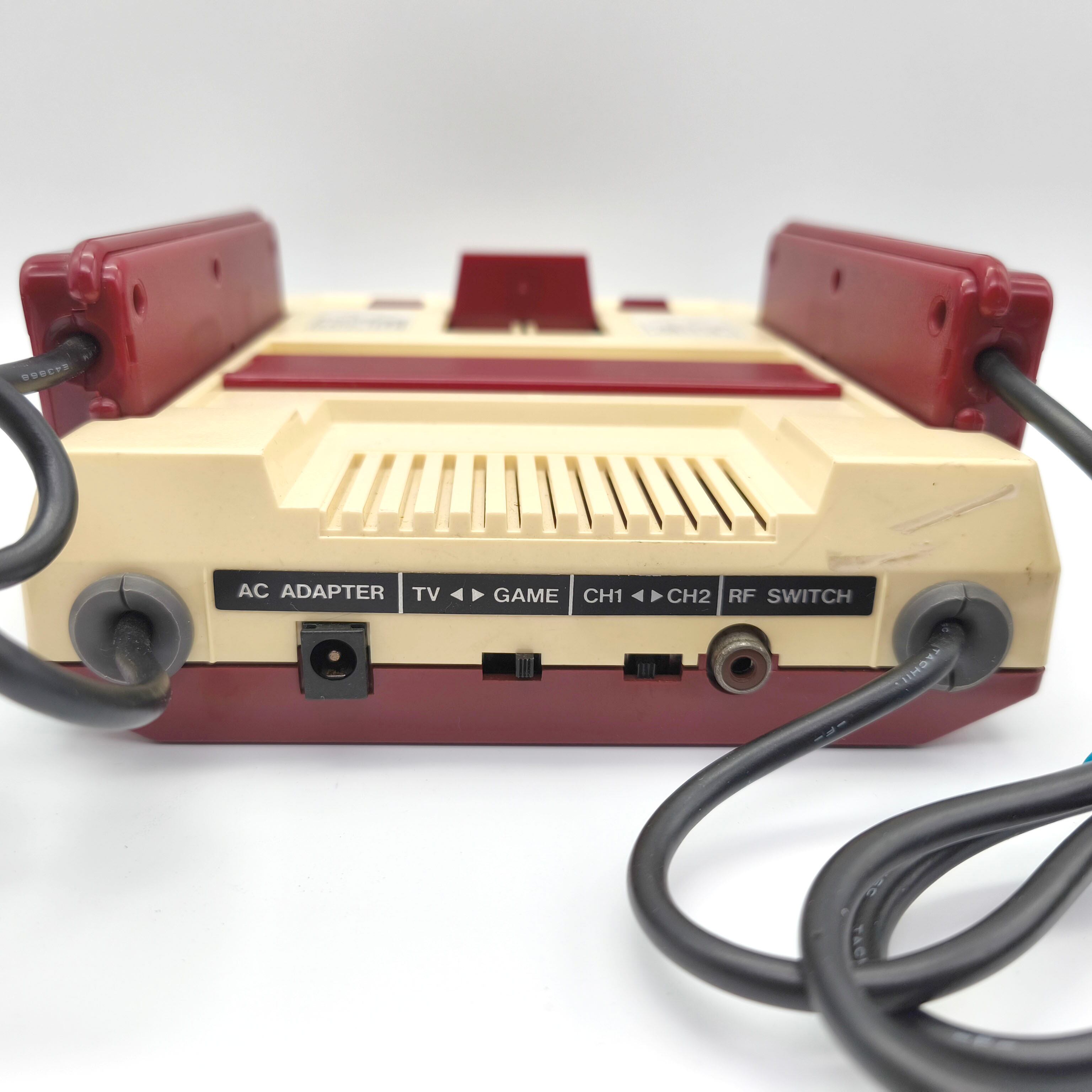 Nintendo(任天堂)・ファミコン本体・正常動作確認済・HVC-001・No