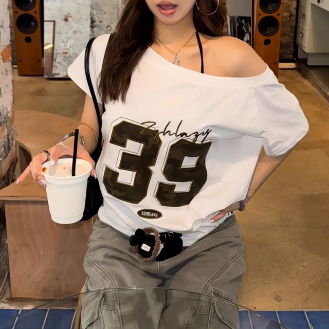 カモフラナンバリンググラフィックルーズTシャツ 1col   R01945