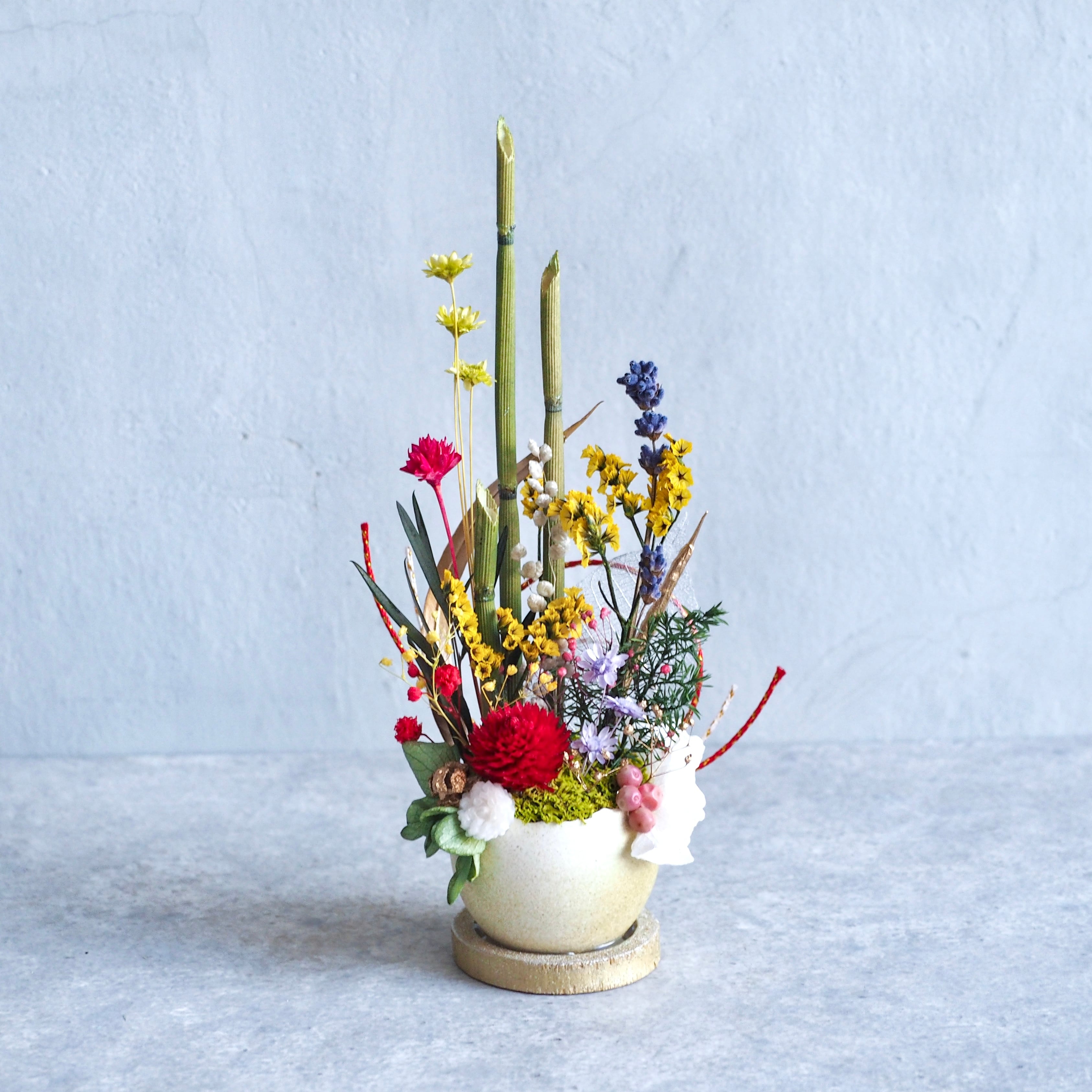 たまごの殻から生まれた門松《白》