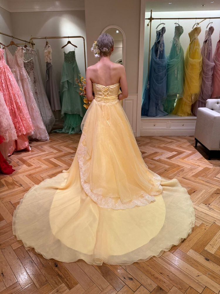 カラードレス イエロー ベアトップ 編み上げ デザイン感 3D立体レース  