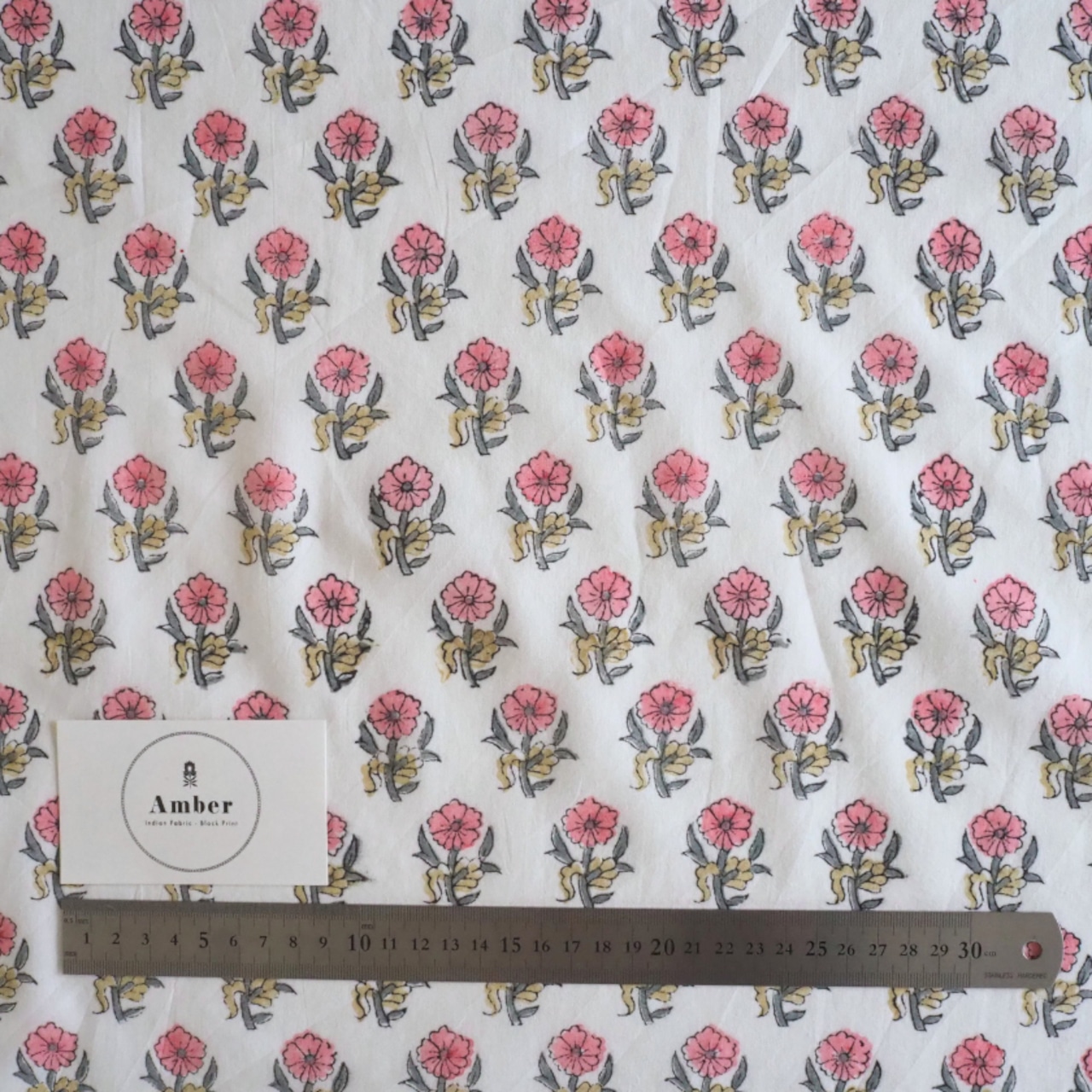 ブロックプリント生地【50cm単位】インド綿 小花柄 白×ピンク×カーキ #56810-WT1