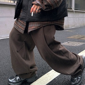 裏起毛裾スナップきれいめルーズパンツ　1092