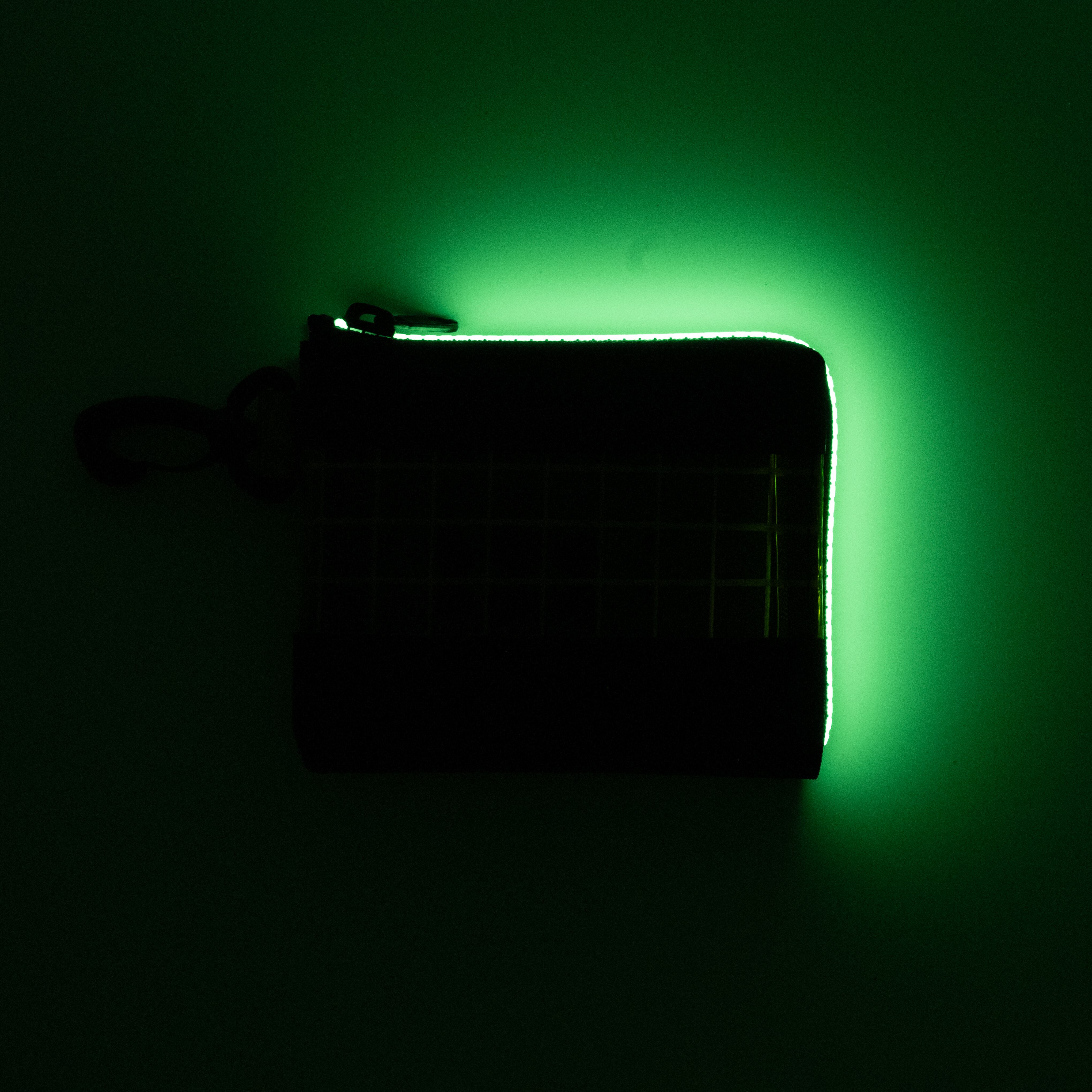 vibram Lzip wallet (black×clear) with glowing zip | THISWAY