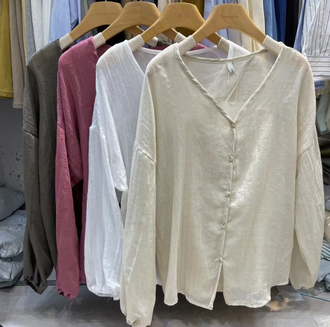 Vネックブラウス　AJ22085-692