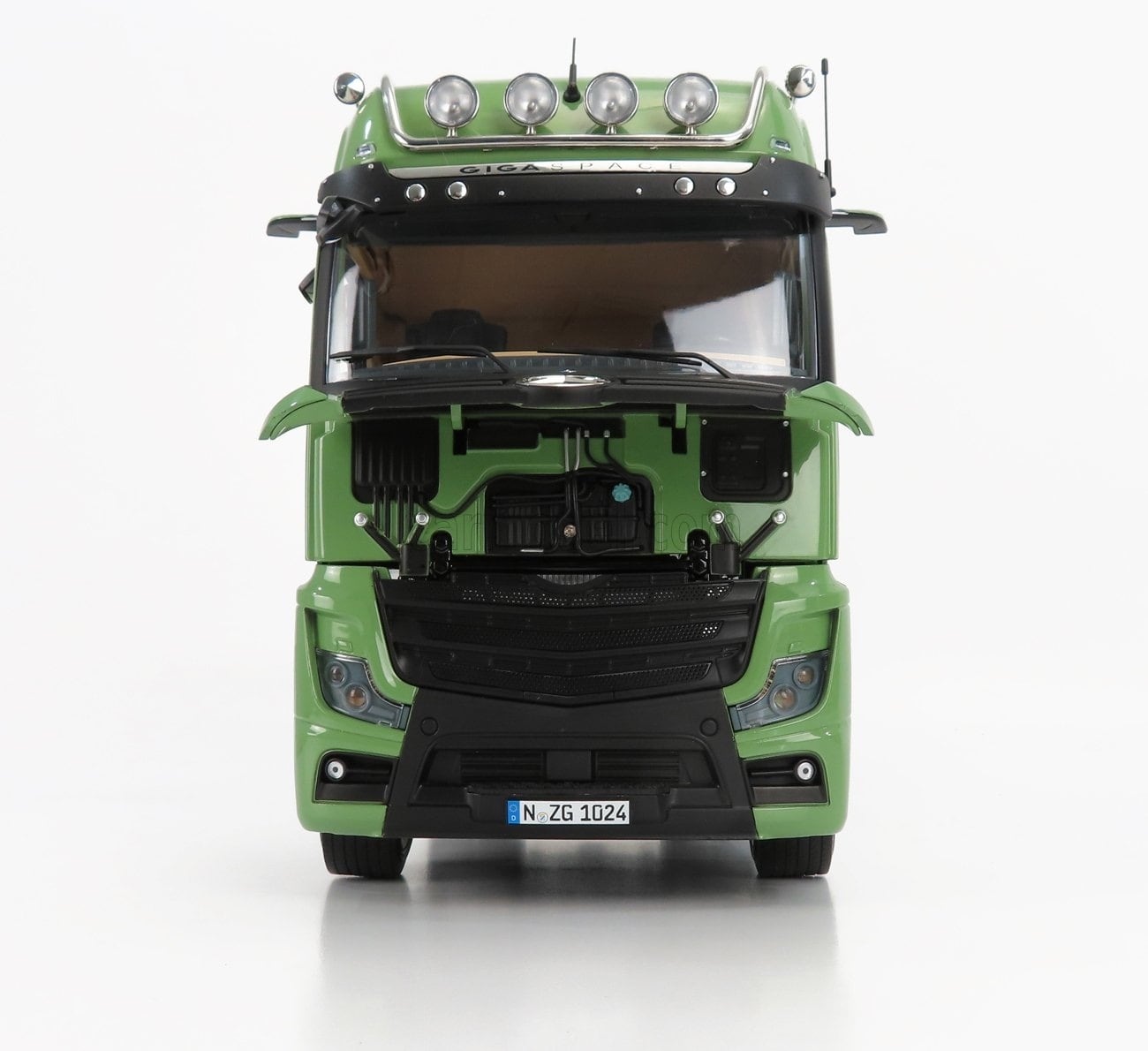 ミニカー 1/18 メルセデス ベンツ トラック ACTROS NZG 1/18 ミニカー 1/18 メルセデス ベンツ トラック ACTROS NZG 1/18