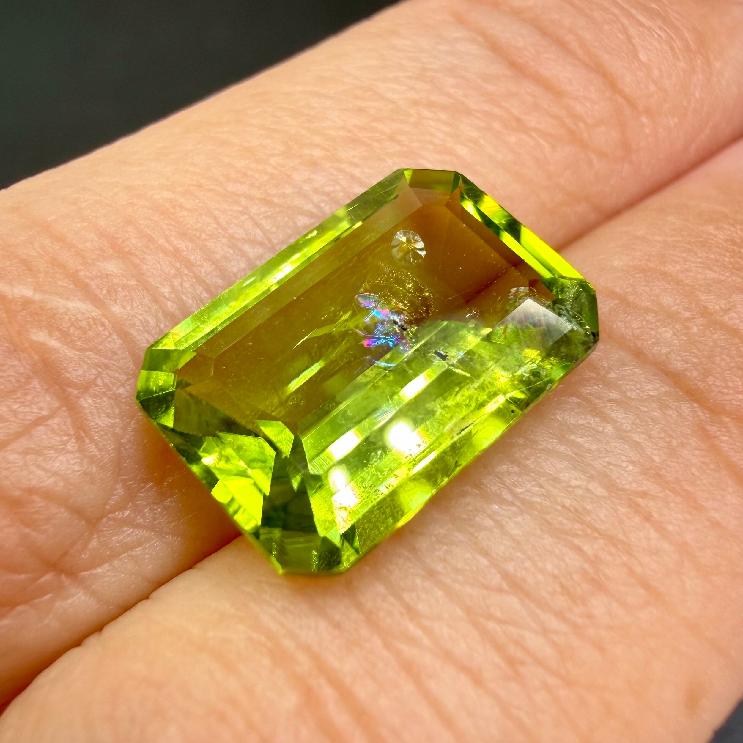 セレスタイト♡ペリドット共生BIGハート♡No.2876 チャイナ産 リリーパッドインペリドット 5.6ct 9×13mm/A02603-23