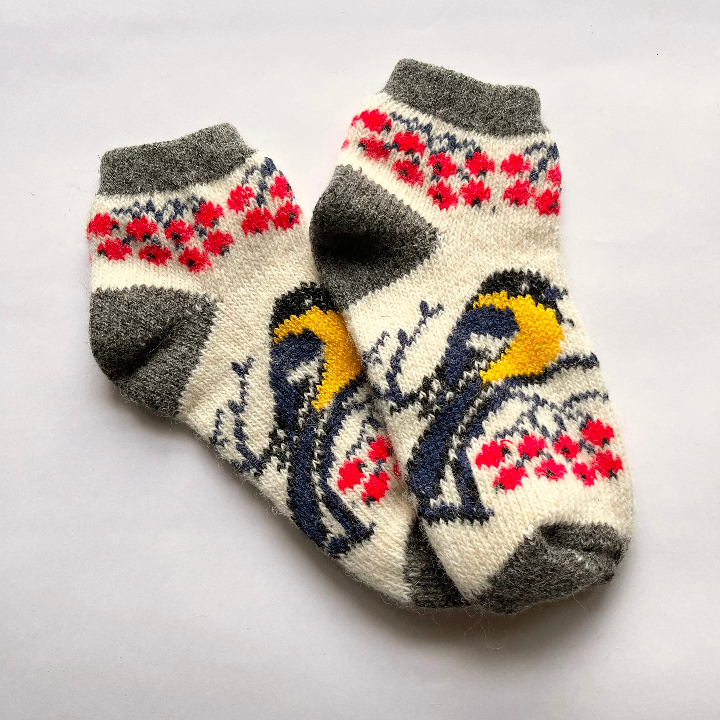 ウクライナ支援/くるぶし丈ウールソックス(鳥とナナカマド柄)