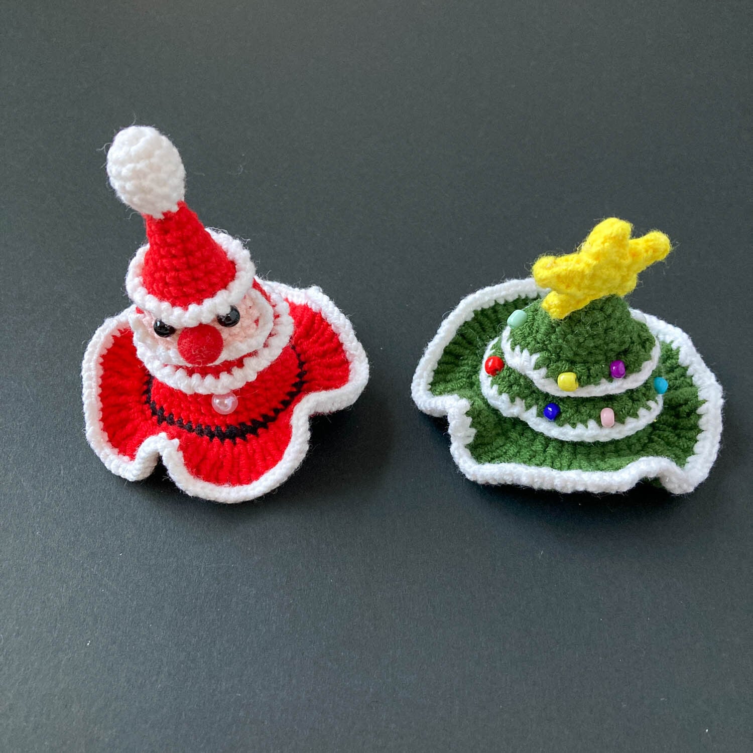 とんがり帽子風サンタとツリーのデコパーツ | Dua-アクセサリーパーツ