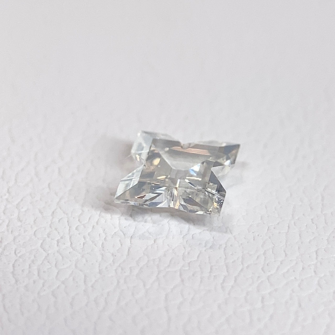 ダイヤモンド 0.296ct ファンシーカット「X」 ハードカバー鑑別書付き