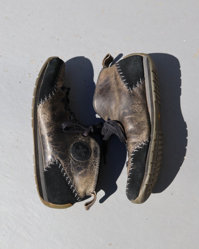 Low-tech sneaker